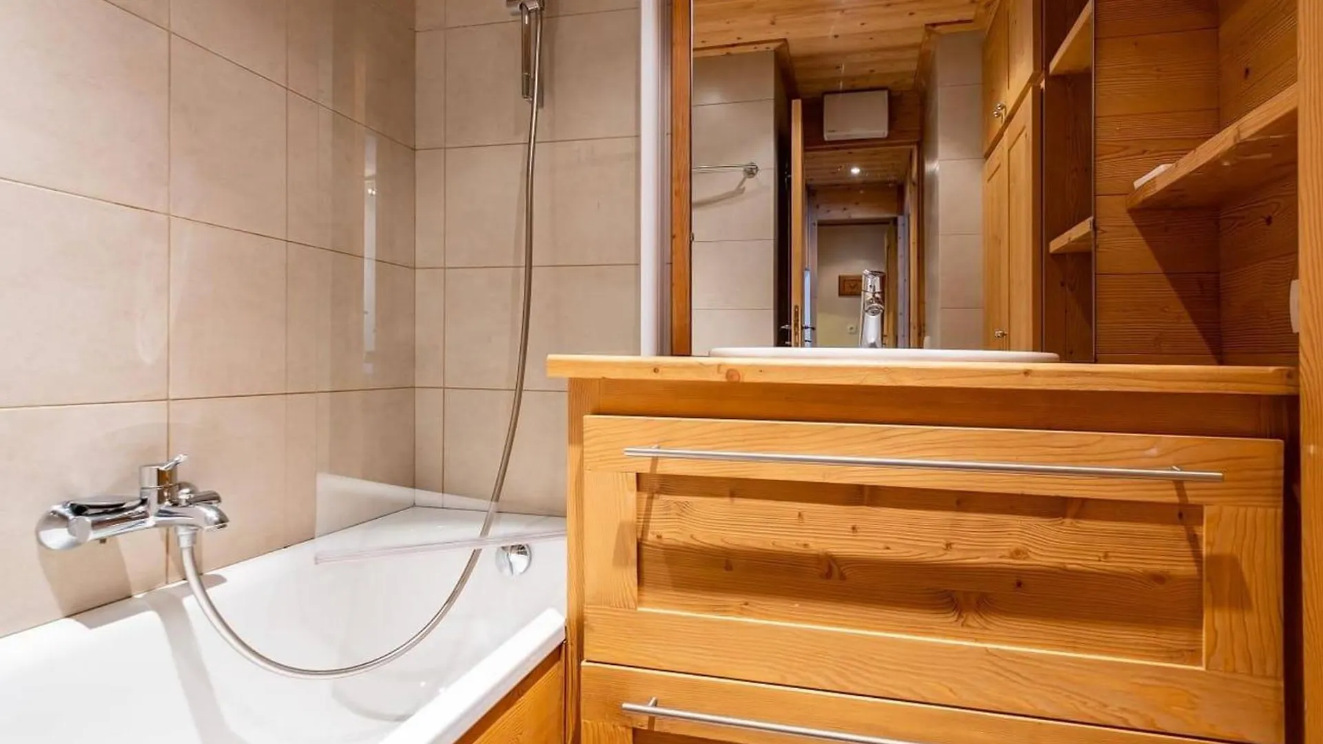Studio Confortable, Casier A Ski, Proche Pistes, Meribel - Fr-1-355-164 Les Allues Apartment